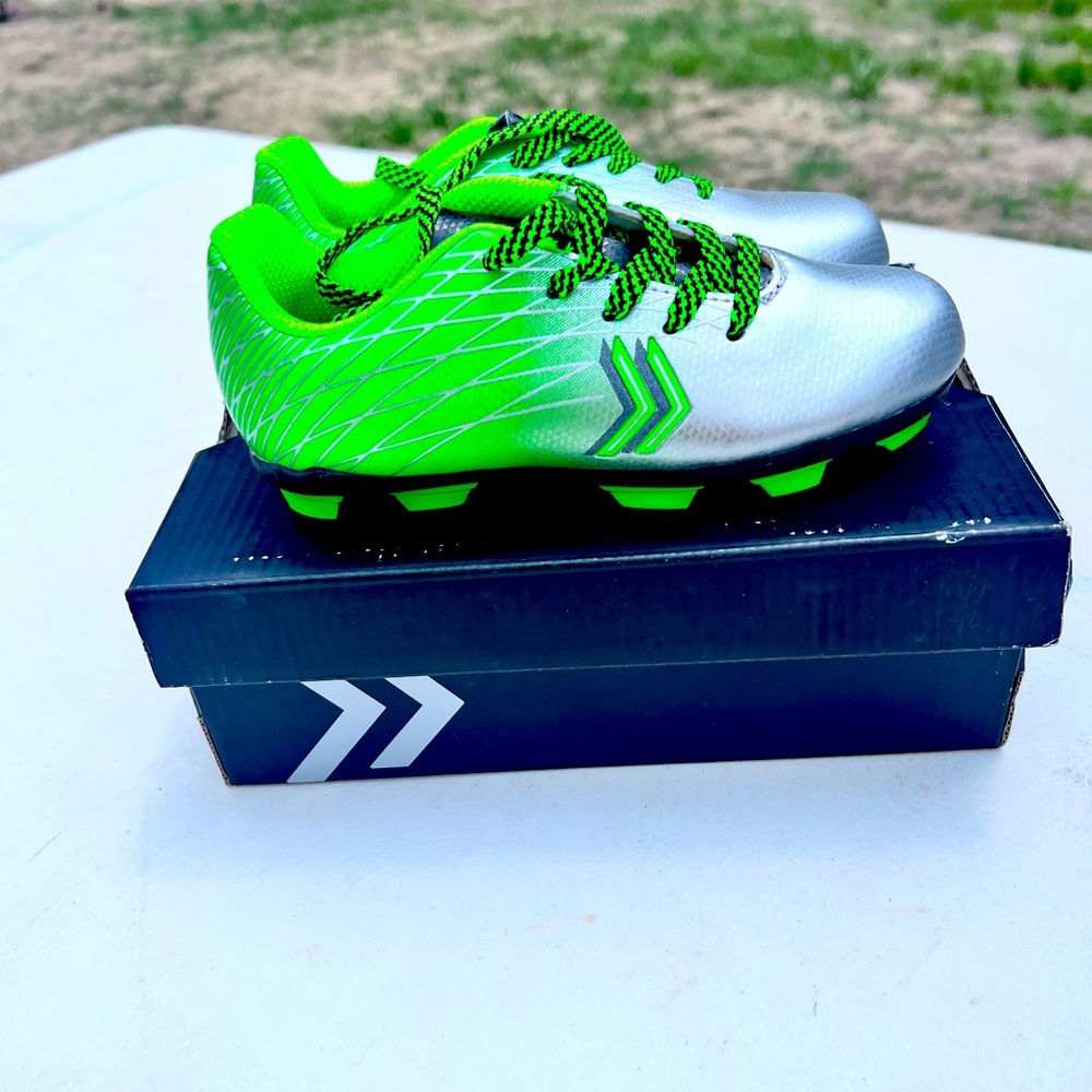 NWT soccer cleats size 11 kids